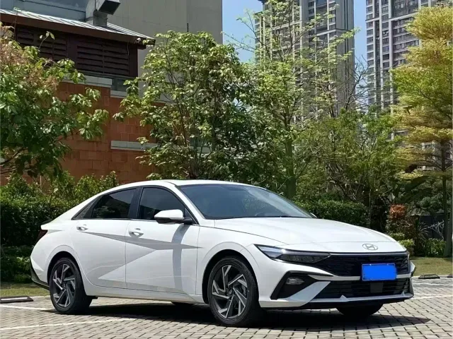 Hyundai Elantra — Фото автомобиля 3