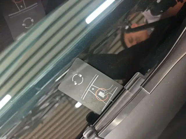 Tesla Model 3 — Фото автомобиля 8