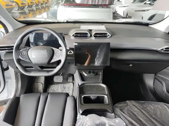 Dongfeng SKY EV01 — Фото автомобиля 9