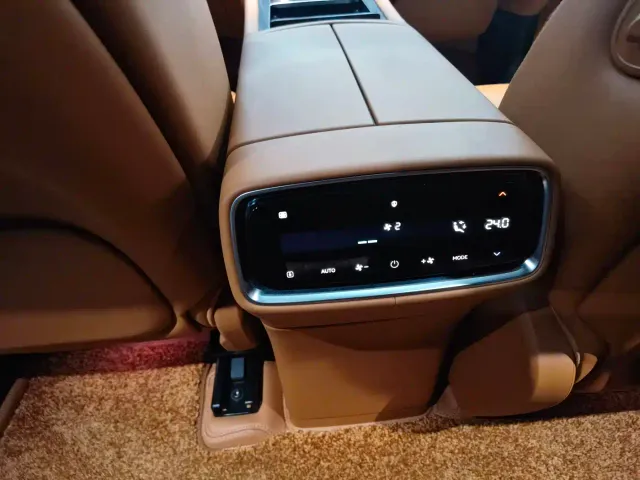 AITO Wenjie AITO M9 2024 Range Extender Max Edition 42kWh 6-seater — Фото автомобиля 18