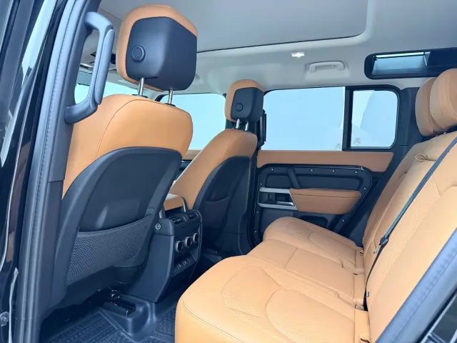 Land Rover Defender — Фото автомобиля 5