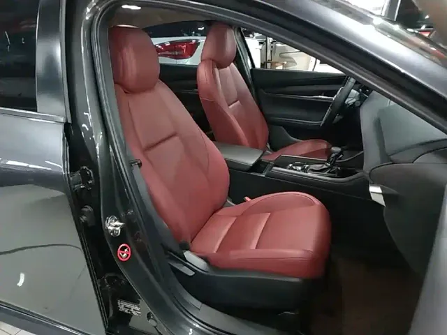 Mazda Axela — Фото автомобиля 24