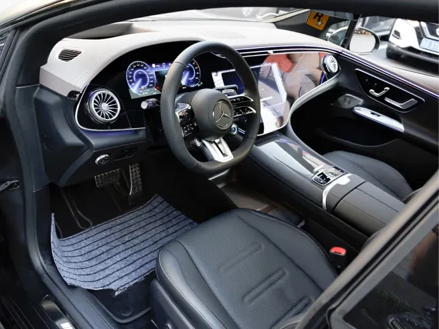 Mercedes-Benz EQE AMG — Фото автомобиля 11