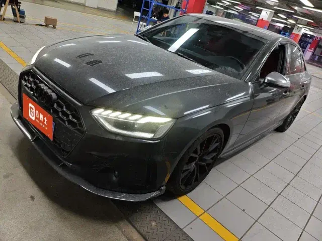 Фотография автомобиля — Audi S4