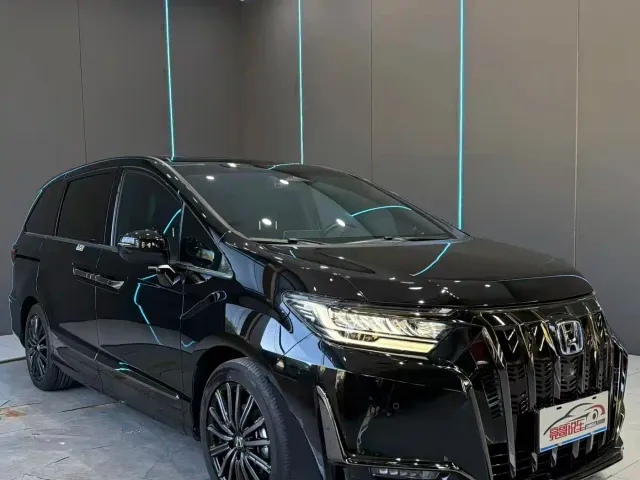 Honda Elysion — Фото автомобиля 3