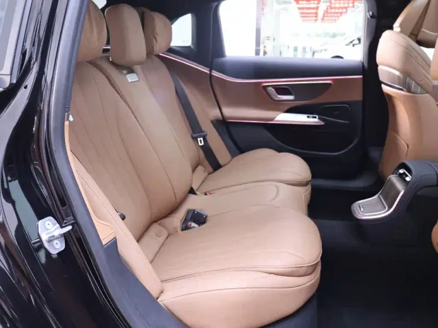Mercedes-Benz E-Class — Фото автомобиля 22