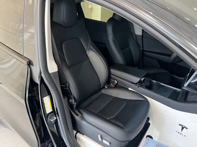 Tesla Model Y — Фото автомобиля 12
