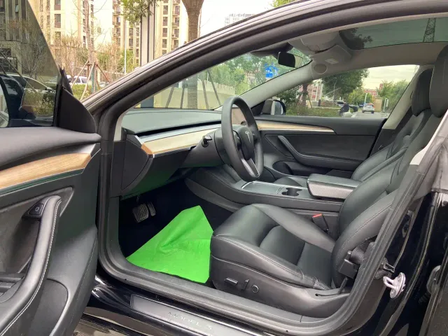 Tesla Model 3 — Фото автомобиля 9