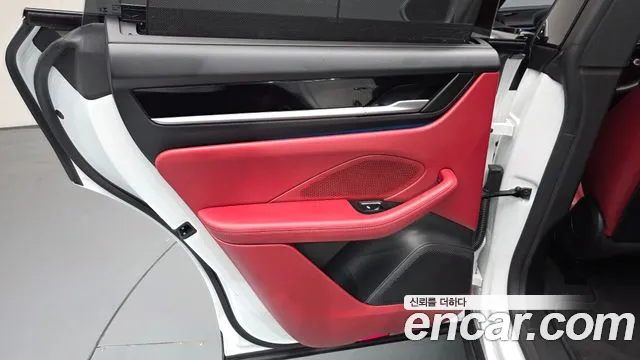 Porsche Macan Electric — Фото автомобиля 14