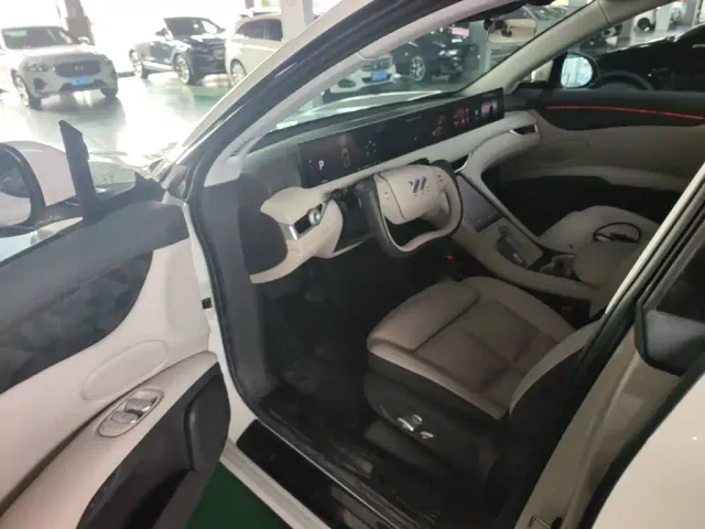 IM Motors LS6 — Фото автомобиля 15