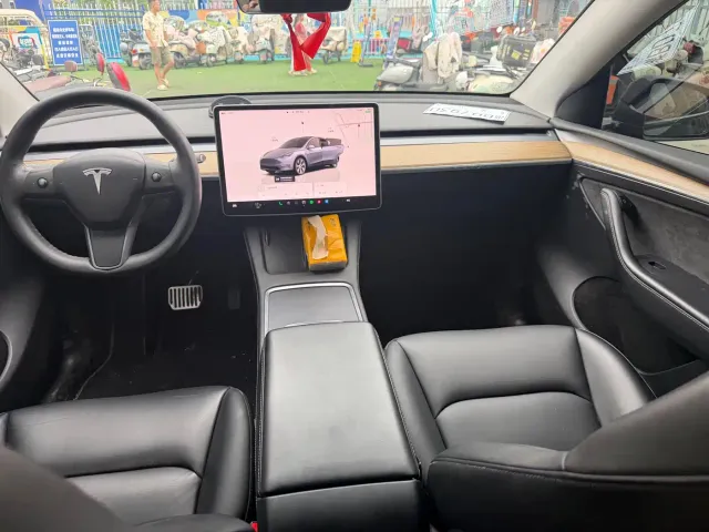 Tesla Model Y — Фото автомобиля 9
