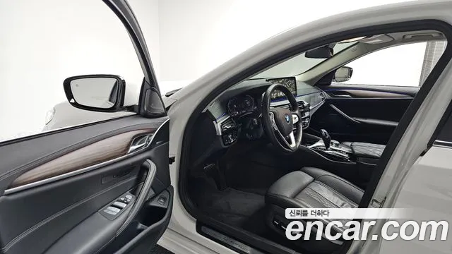 BMW 5 Series G30 — Фото автомобиля 15