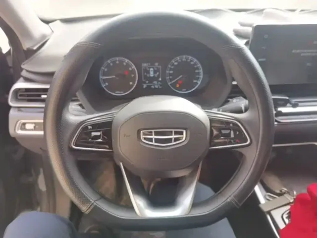 Geely Emgrand — Фото автомобиля 10
