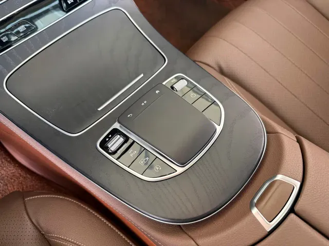 Mercedes-Benz E-Class — Фото автомобиля 18