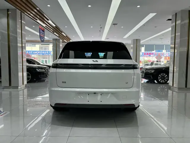 Li Auto L7 — Фото автомобиля 5