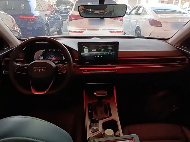 Geely Emgrand — Фото автомобиля 9