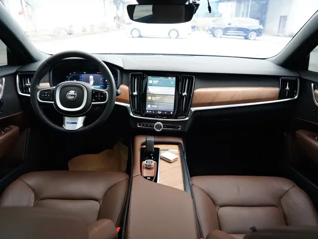 Volvo S90 — Фото автомобиля 5