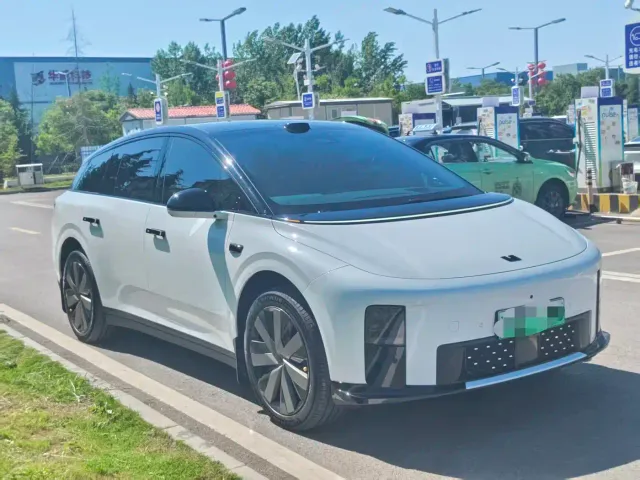 Li Auto i6 — Фото автомобиля 3