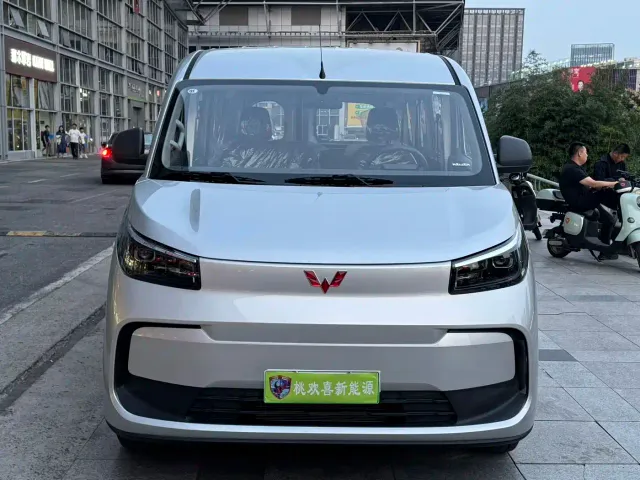 Wuling Yangguang Pro — Фото автомобиля 2