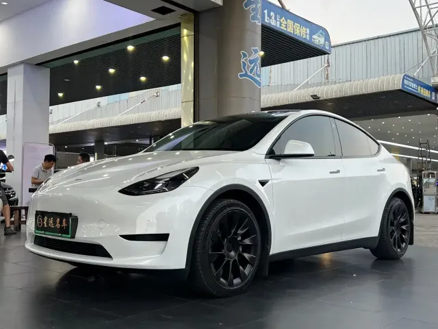 Фотография автомобиля — Tesla Model Y