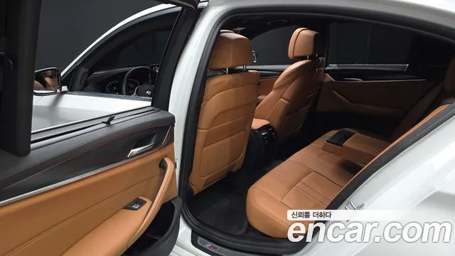 BMW 5 Series G30 — Фото автомобиля 16