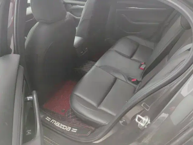 Mazda Axela — Фото автомобиля 11