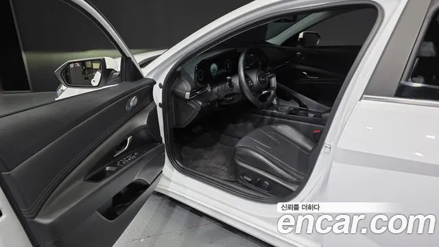 Hyundai Avante CN7 — Фото автомобиля 10