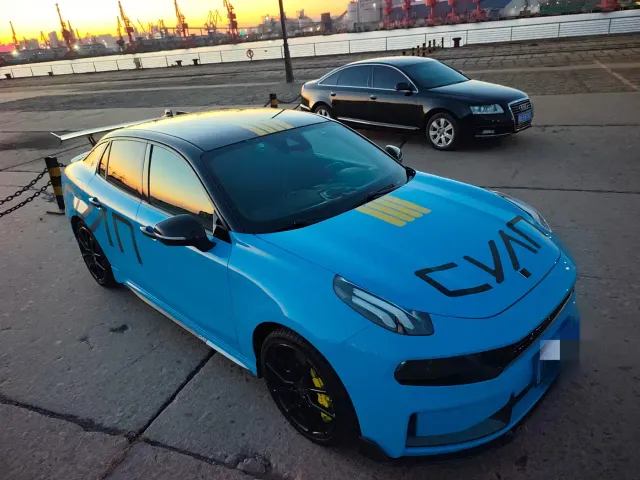 Lynk & Co 03 — Фото автомобиля 3