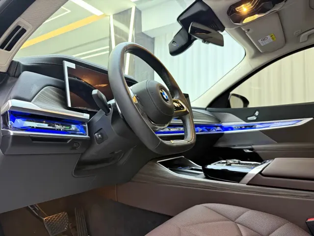 BMW 7 Series — Фото автомобиля 5