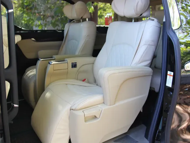 Toyota Alphard 2021 Hybrid 2.5L Luxury — Фото автомобиля 13