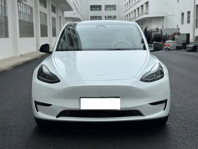 Tesla Model Y — Фото автомобиля 2