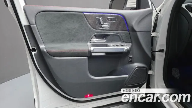 Mercedes-Benz GLB-Class — Фото автомобиля 19