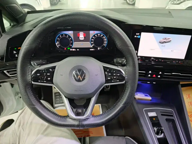 Volkswagen Golf — Фото автомобиля 18