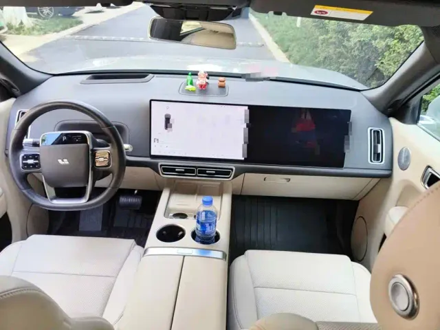 Li Auto L9 — Фото автомобиля 12