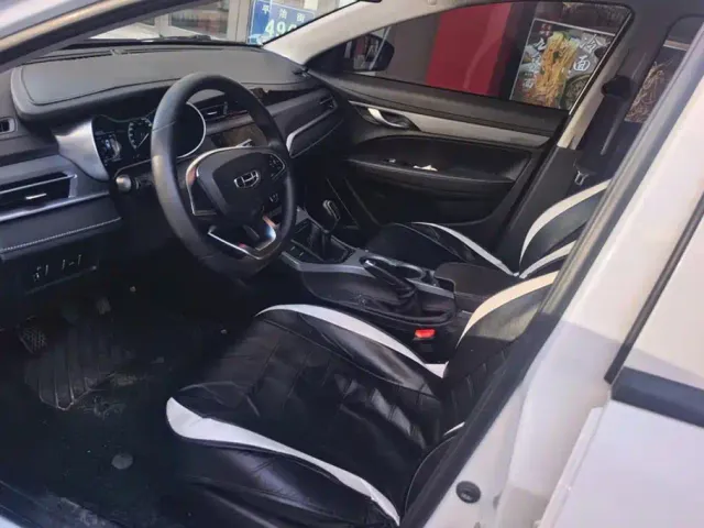 Geely Emgrand — Фото автомобиля 9