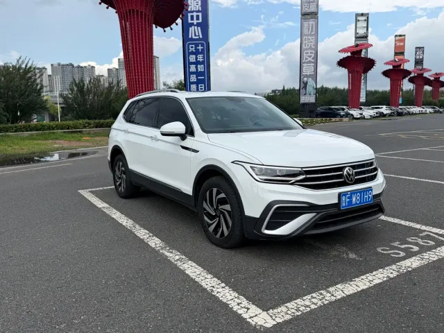 Volkswagen Tiguan L — Фото автомобиля 3