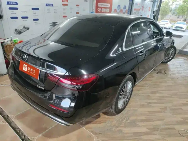 Mercedes-Benz E-Class — Фото автомобиля 2