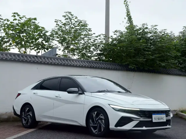 Hyundai Elantra — Фото автомобиля 3