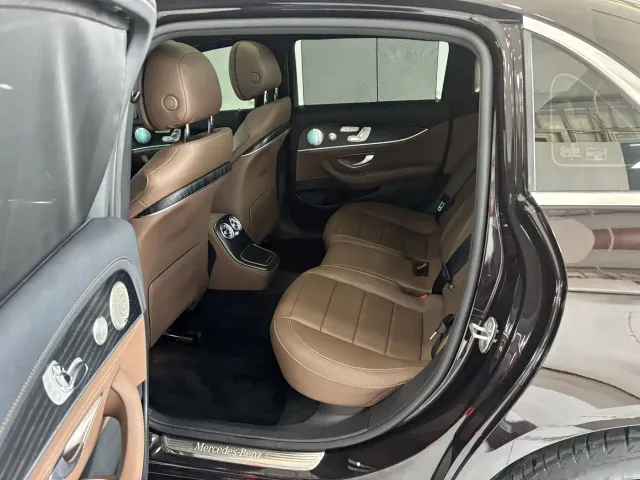Mercedes-Benz E-Class — Фото автомобиля 22