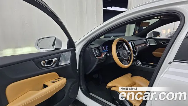 Вольво V60 V60 Cross Country 2 поколение B5 Ultimate AWD — Фото автомобиля 9