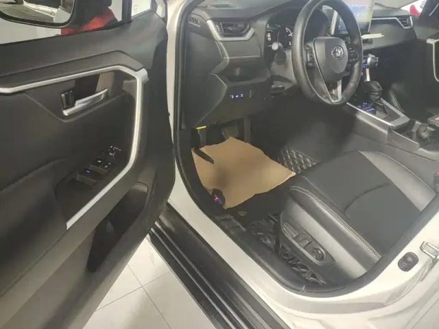 Toyota RAV4 — Фото автомобиля 15