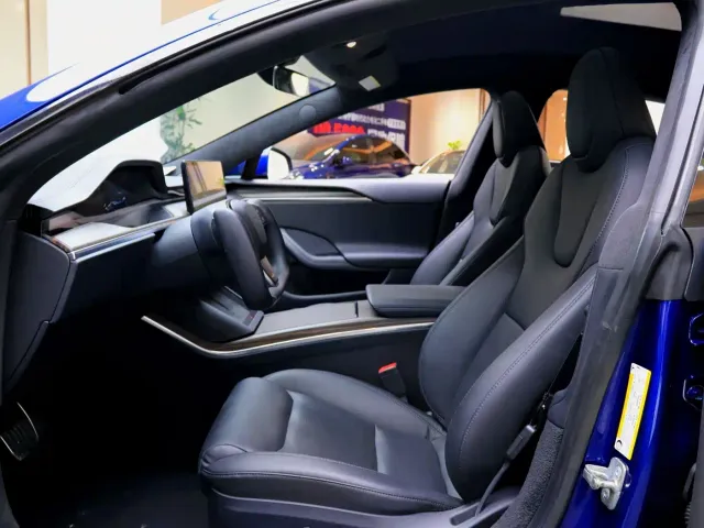 Tesla Model S — Фото автомобиля 4