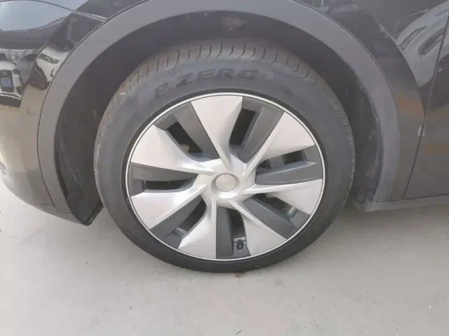 Tesla Model Y — Фото автомобиля 22