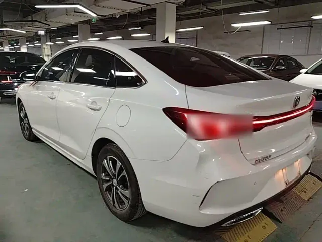 Changan Eado — Фото автомобиля 4