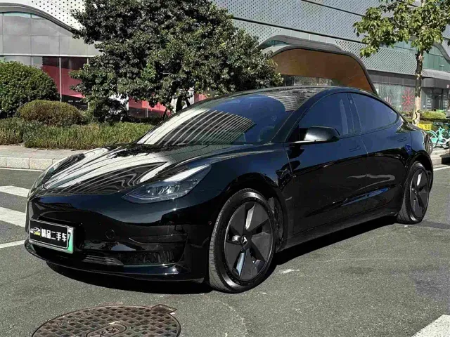 Фотография автомобиля — Tesla Model 3