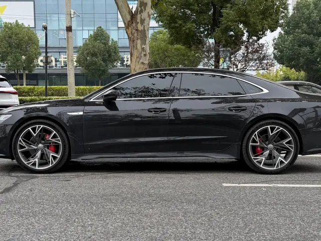 Audi A7L — Фото автомобиля 14