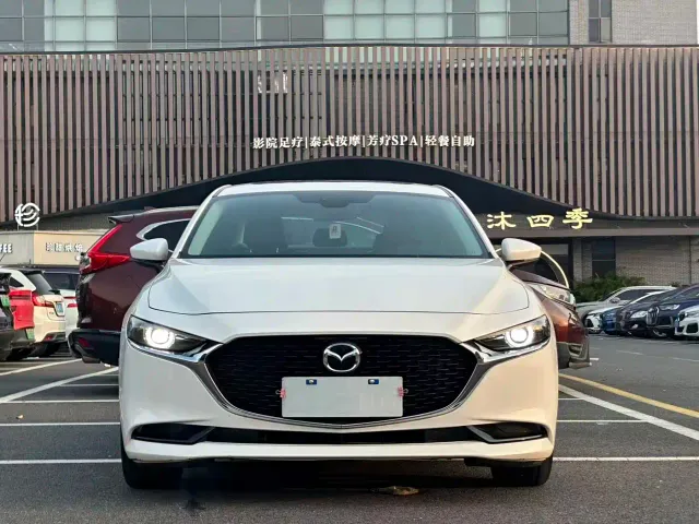 Mazda Axela — Фото автомобиля 2