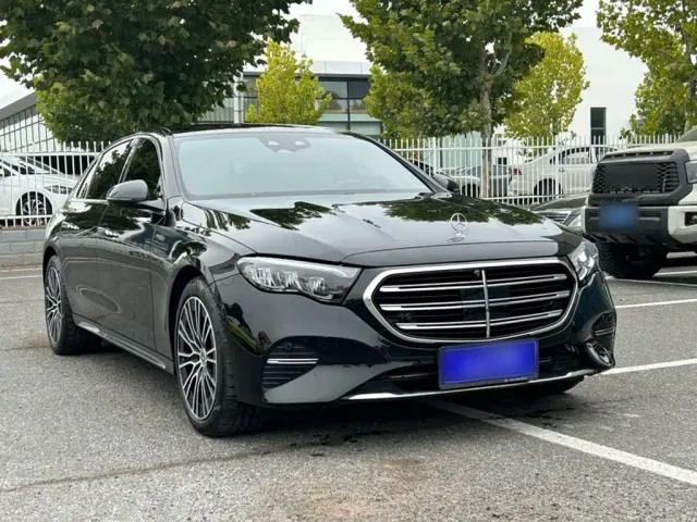 Mercedes-Benz E-Class — Фото автомобиля 5