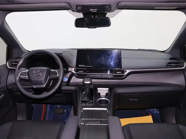 Toyota Sienna — Фото автомобиля 18