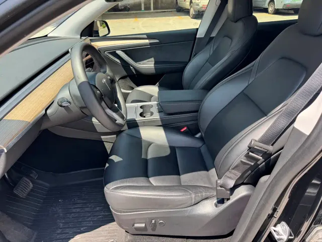 Tesla Model Y — Фото автомобиля 5